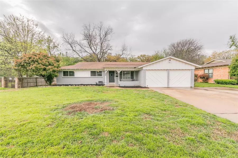 7100 Martha Lane, Fort Worth, TX 76112