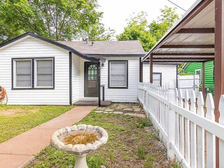 712 Jameson Street, Weatherford, TX 76086