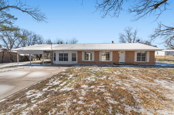 801 Kyle Street W, Bangs, TX 76823