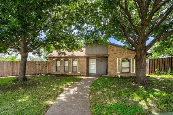 7414 Cloverglen Drive,  Dallas,  TX 75249