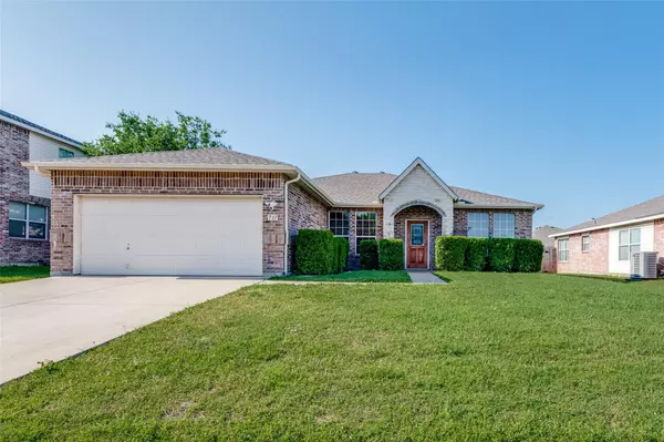 737 Redwing Drive, Saginaw, TX 76131