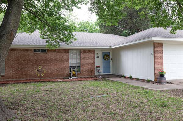 137 Stardust Lane, Desoto, TX 75115