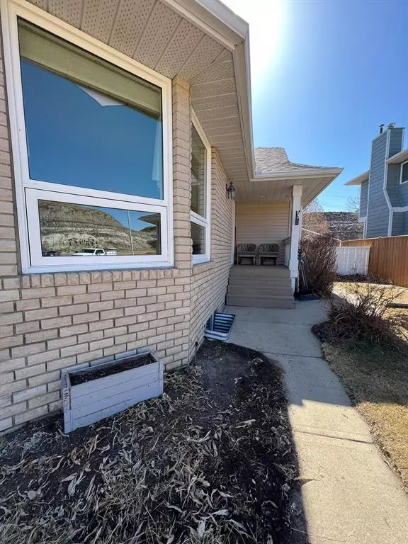 Drumheller, AB T0J 0Y6,1031 Twin Hills Close