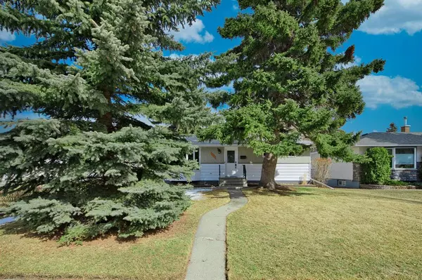 Calgary, AB T3E 3W8,3312 46 ST SW