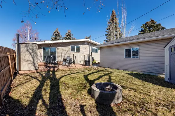 Calgary, AB T2J 3E9,1403 Lake Michigan CRES SE