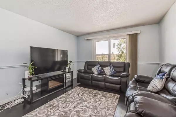 Calgary, AB T1Y 4M9,2732 66 ST NE