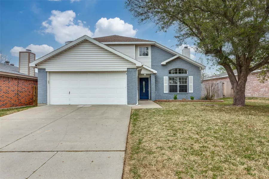 7912 Fox Chase Drive, Fort Worth, TX 76137