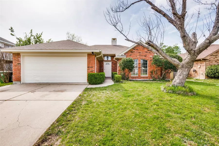 6905 Bernadine Street, Watauga, TX 76148