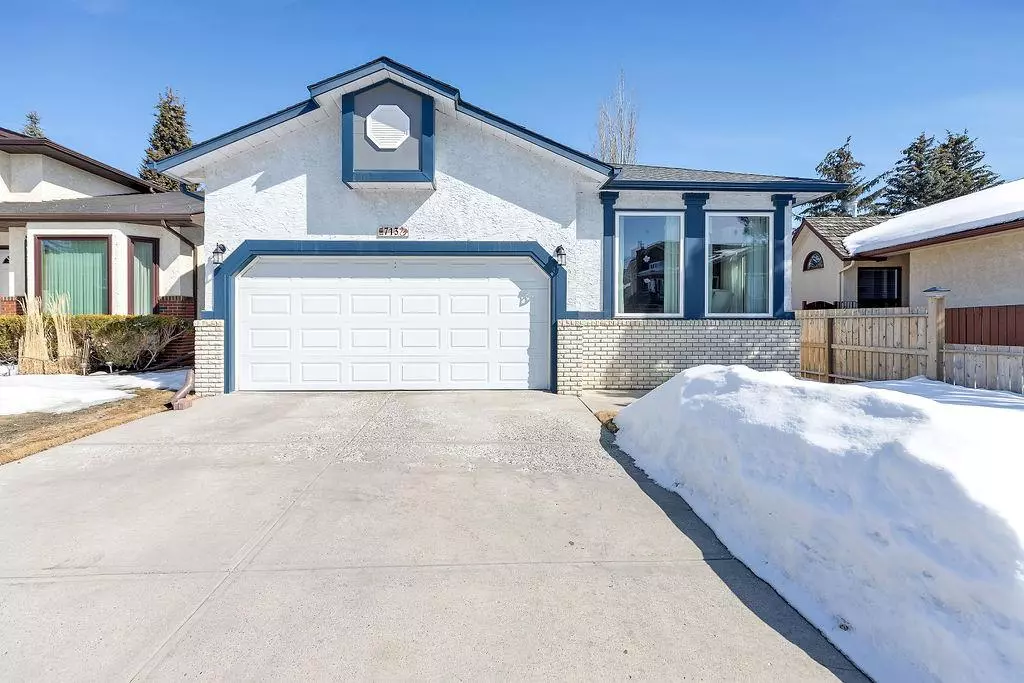 Calgary, AB T2W 5Z2,713 Woodbriar PL SW