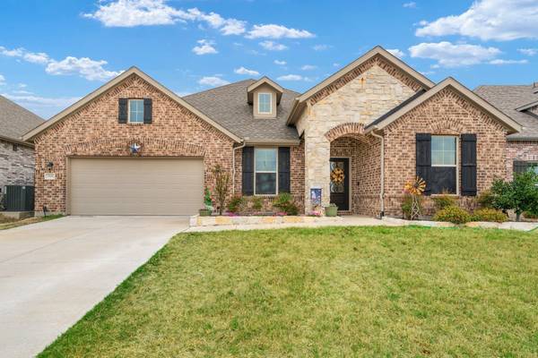 2508 Lakeside Drive, Aubrey, TX 76227