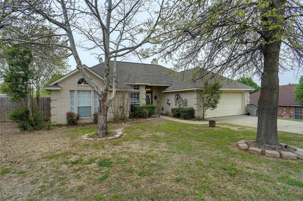 812 Wayne Trail, Azle, TX 76020