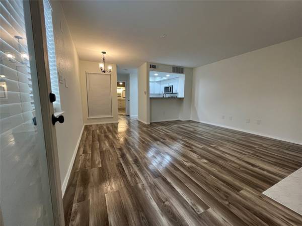 9823 Walnut Street #113, Dallas, TX 75243