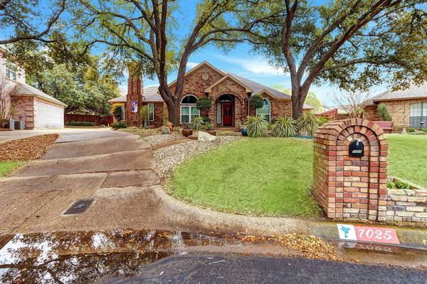 7025 Castle Creek Court, Fort Worth, TX 76132