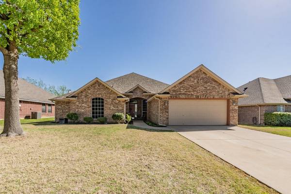 513 Surry Court, Saginaw, TX 76179