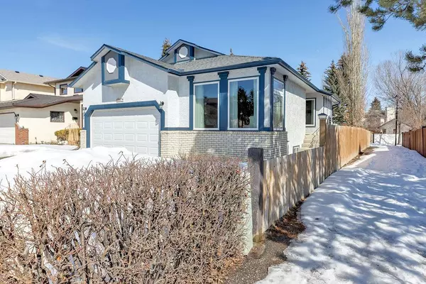 Calgary, AB T2W 5Z2,713 Woodbriar PL SW