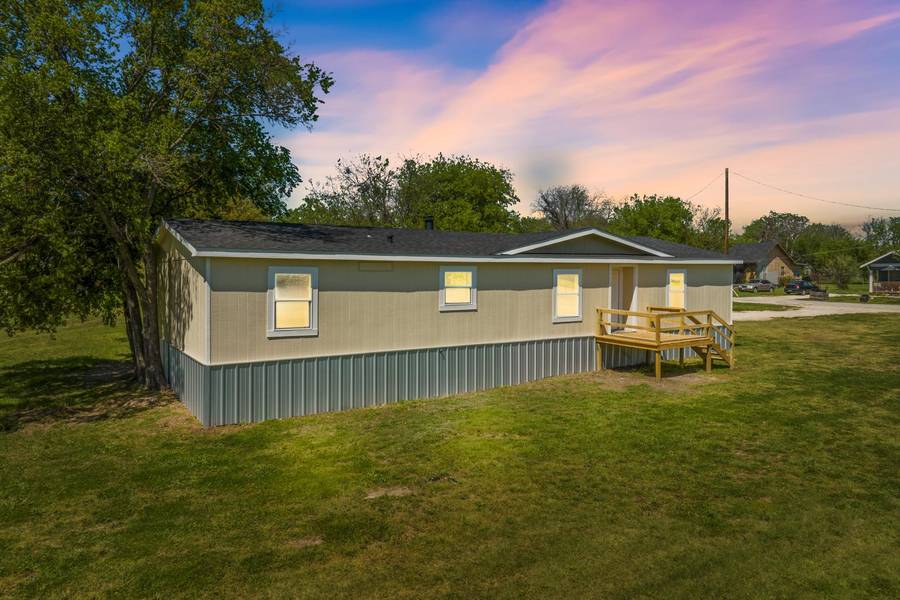 502 S College Street, Itasca, TX 76055