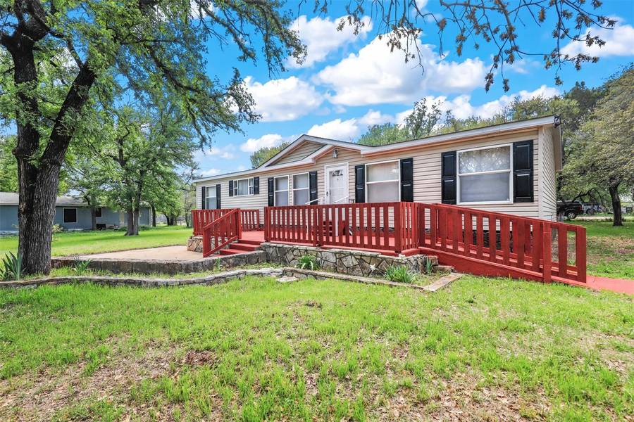 3015 Oak Wood Street, Granbury, TX 76048