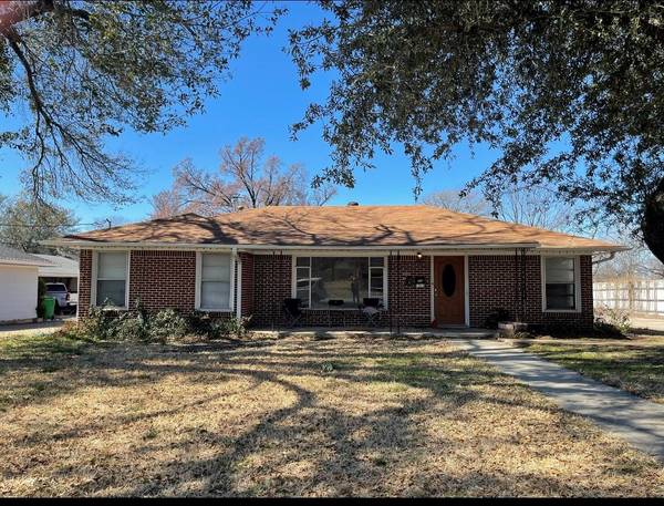 1313 Hillcrest Boulevard, Gainesville, TX 76240