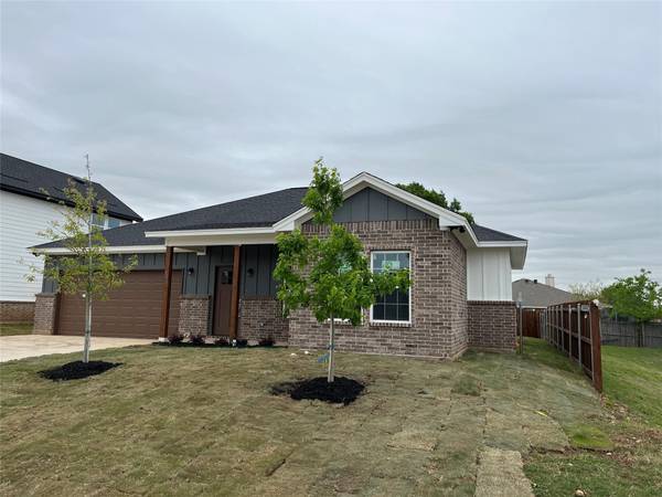 104 Magnolia Estates Street, Crowley, TX 76036