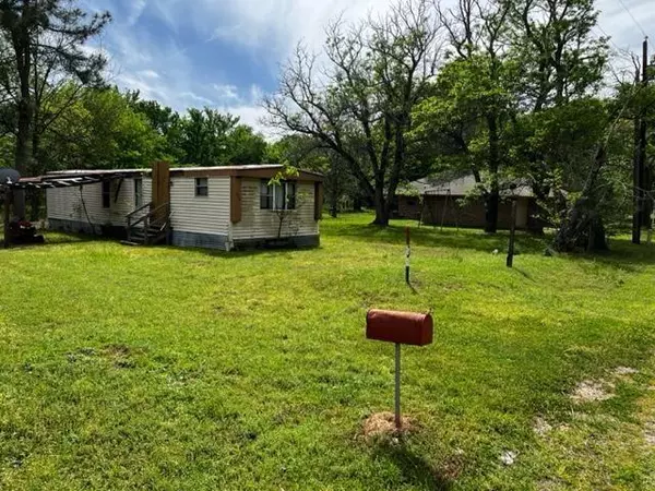 Trinidad, TX 75163,910 Pin Oak Street