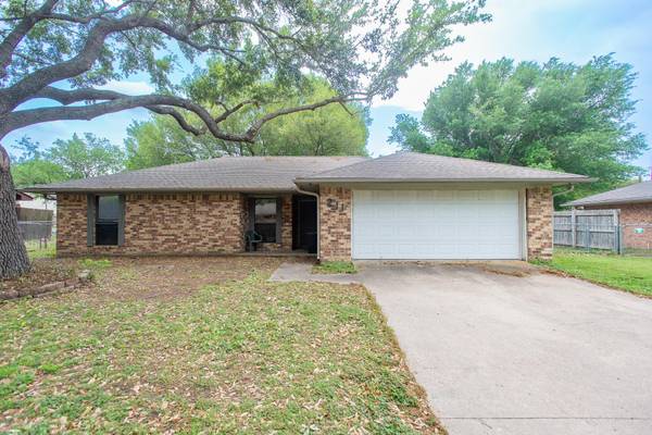 211 W Mcafee Drive,  Mabank,  TX 75147