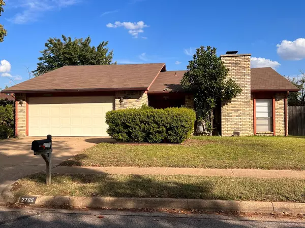 2705 Treeview Drive, Arlington, TX 76016