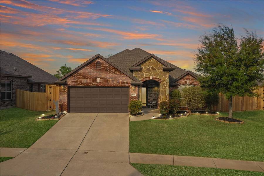 8325 Spitfire Trail, Aubrey, TX 76227