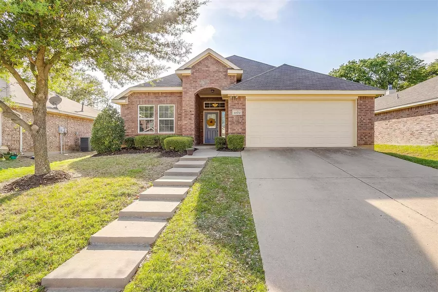 1002 Hidden Oaks Drive, Burleson, TX 76028