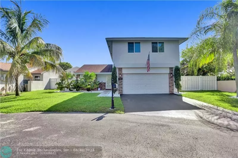 1050 MEADOWWOOD TE, Davie, FL 33325