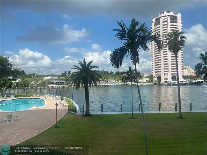 701 E Camino Real  #2E, Boca Raton, FL 33432