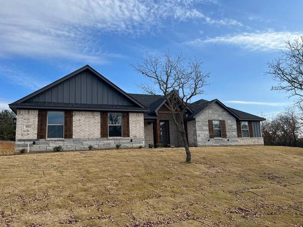 1012 Churchill Lane, Millsap, TX 76066