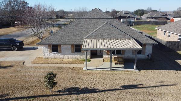 600 Parker Lane, Granbury, TX 76048