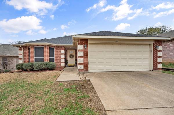 1211 Hidden Glade Drive, Mansfield, TX 76063