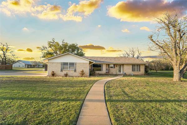 1520 W Elliott Street, Breckenridge, TX 76424