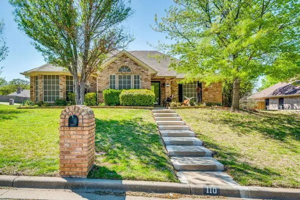 110 King Arthur Court,  Weatherford,  TX 76086