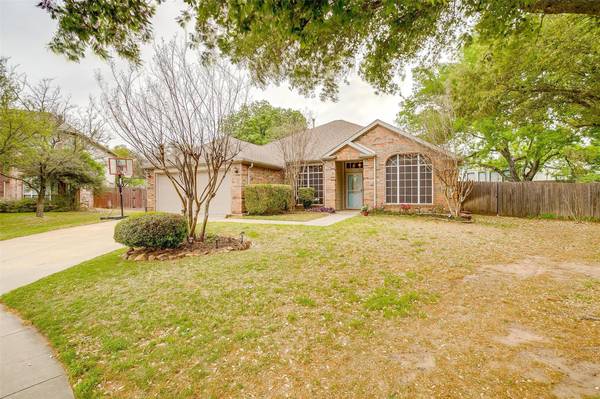 501 Oakbrook Drive, Burleson, TX 76028