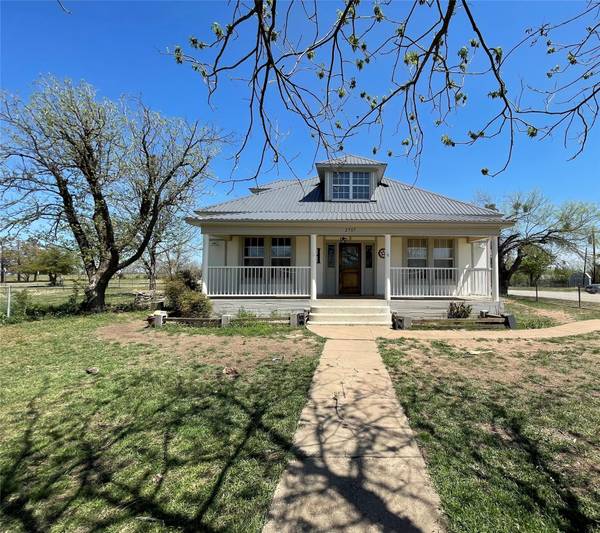 2705 Guadalupe Street, Coleman, TX 76834