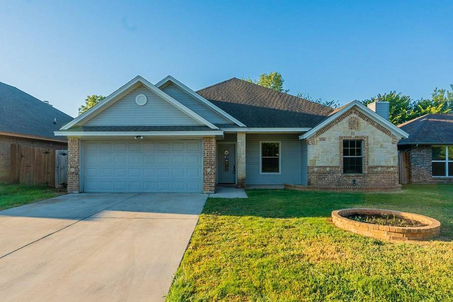 1216 Eagle Lake Drive, Azle, TX 76020