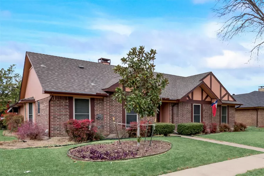 1617 Glencairn Lane, Lewisville, TX 75067