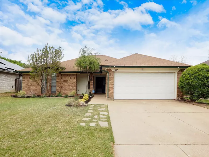 915 Packard Drive, Arlington, TX 76001