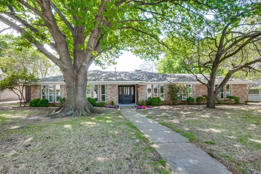 4238 Royal Ridge Drive, Dallas, TX 75229