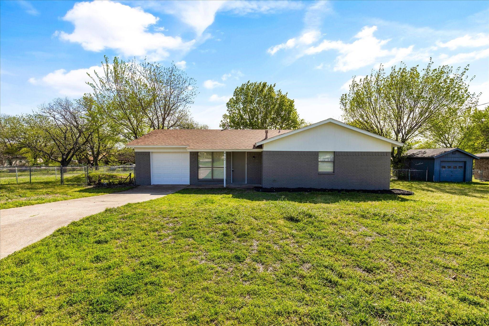412 N Birch Street,  Springtown,  TX 76082