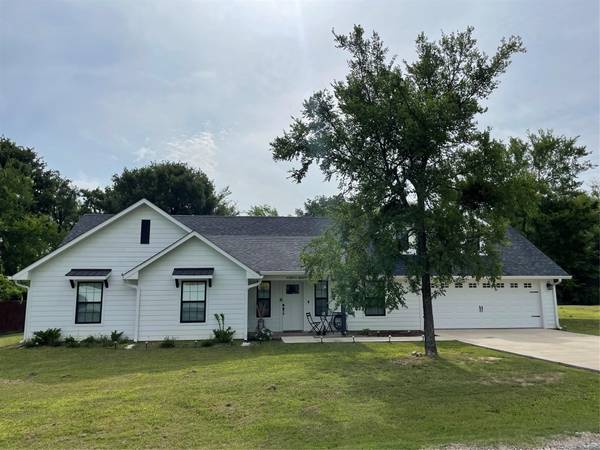 48 W Elmwood Drive, Mount Vernon, TX 75457