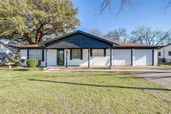 405 Casas Del Sur Street, Granbury, TX 76049