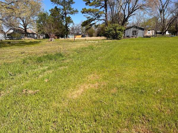 1304 S 4th Street, Bonham, TX 75418