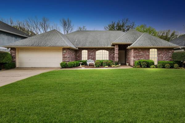 1236 Trinity Drive, Benbrook, TX 76126