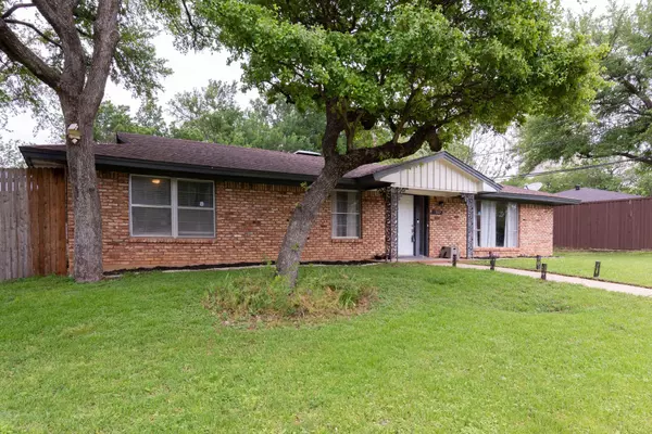 302 Dunaway Drive, Euless, TX 76040