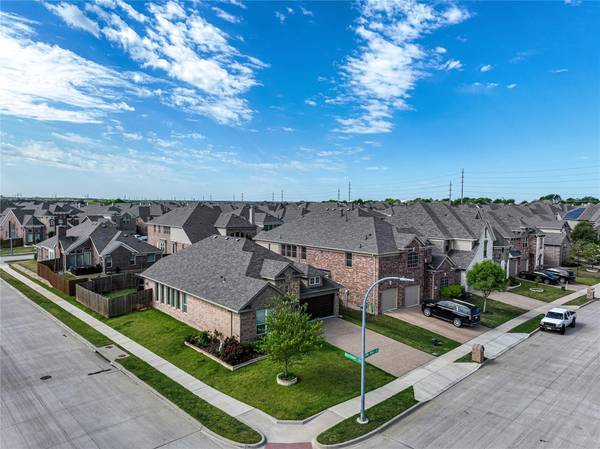 4032 SILK VINE Court, Fort Worth, TX 76262