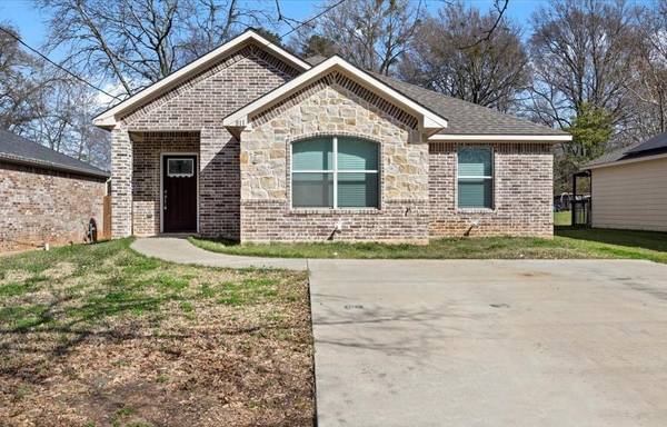 811 E 9th Street, Mount Pleasant, TX 75455