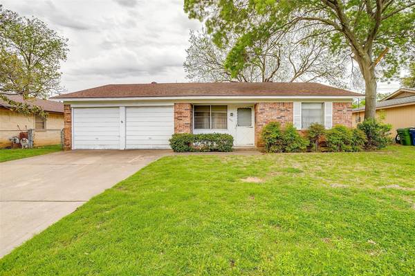 329 Gregory Street, Burleson, TX 76028